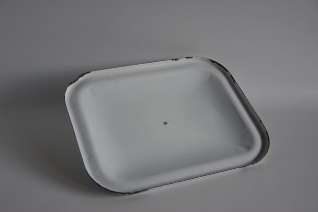 白いホーローのBREAD缶