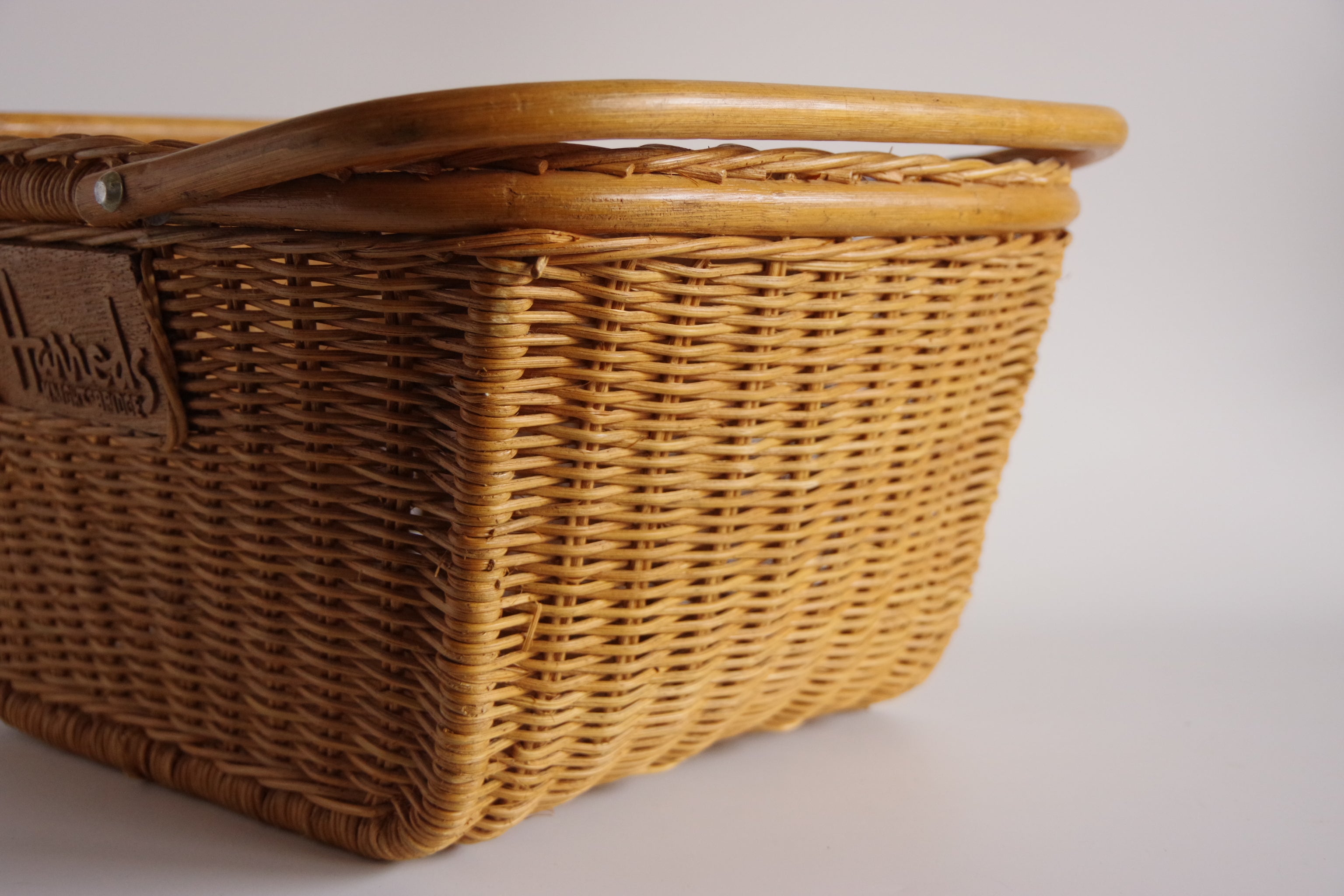 Harrods ウィッカーバスケット – TWENTY TWENTY ANTIQUES
