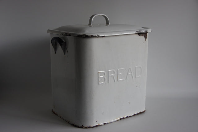 白いホーローのBREAD缶