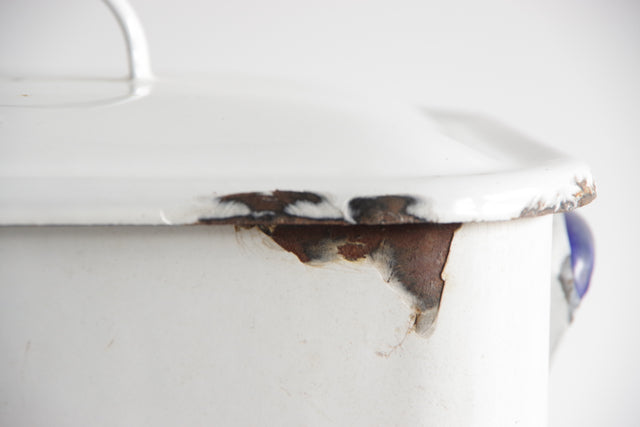 白いホーローのBREAD缶